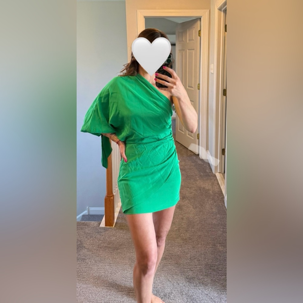 Zara - Elegant Green One-Shoulder Dress